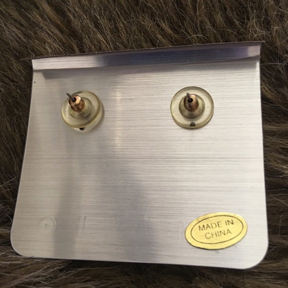 Janku simulated emerald with clear cz earrings - Picture 6 of 6